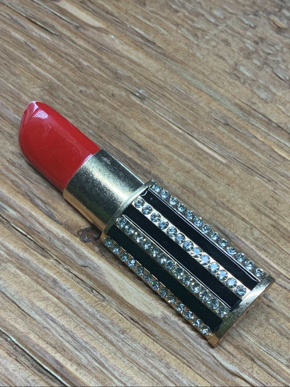Luxury Red Lipstick with Rhinestone Gold Brooch